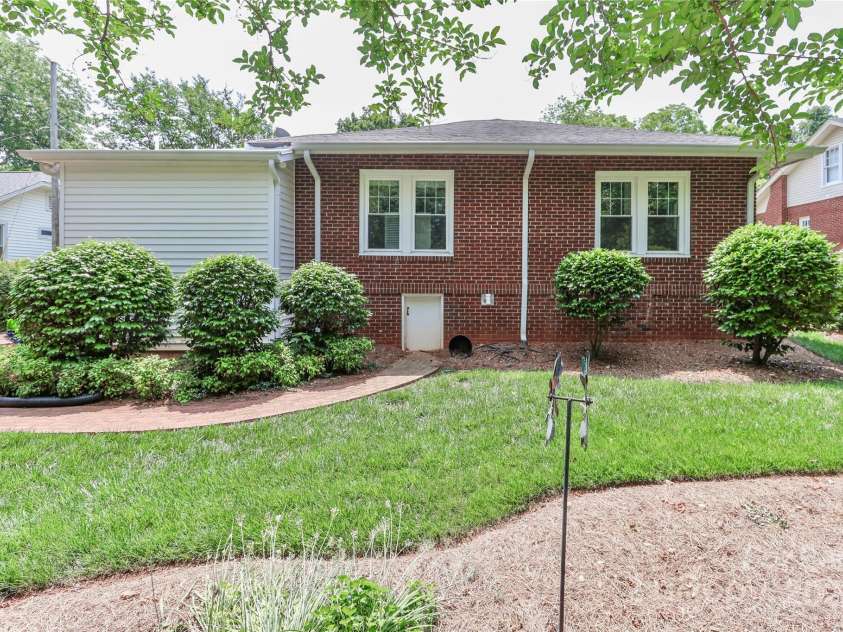 536 Carroll Street, Statesville, NC 28625.  MLS# CAR4266571, YatesRealty ID 17313. 