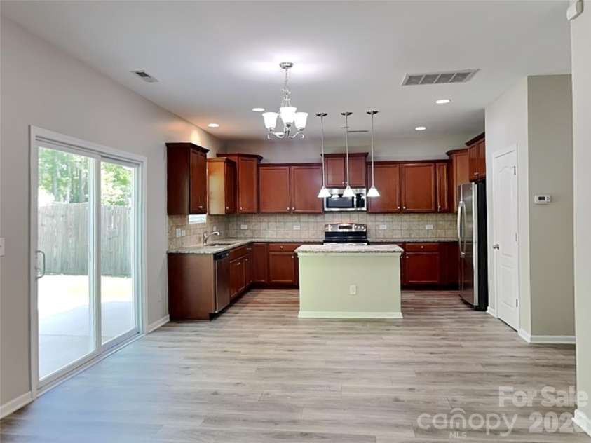 12814 Swann Branch Drive, Charlotte, NC 28273.  MLS# CAR4371416, YatesRealty ID 17316. Kitchen