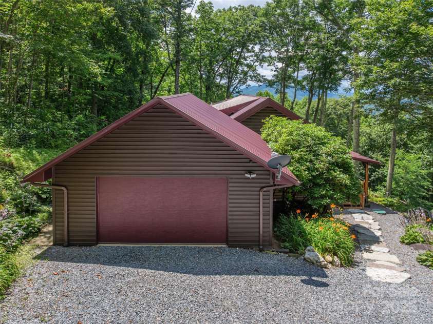 3424 Wesley Creek Road, Clyde, NC 28721.  MLS# CAR4227110, YatesRealty ID 17316. 
