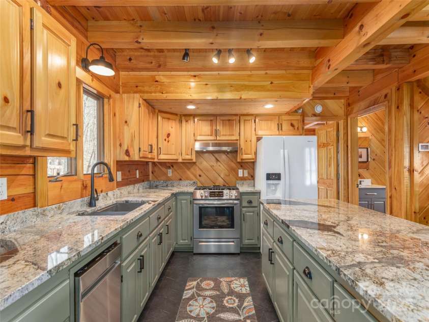 3424 Wesley Creek Road, Clyde, NC 28721.  MLS# CAR4227110, YatesRealty ID 17316. 