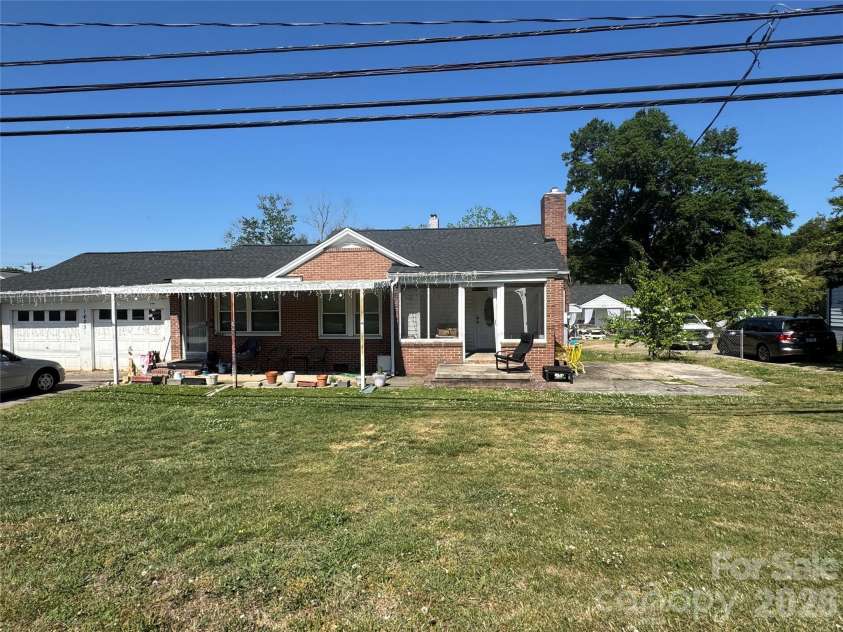 1405 Hickory Grove Road, Gastonia, NC 28056.  MLS# CAR4374777, YatesRealty ID 17317. 1405