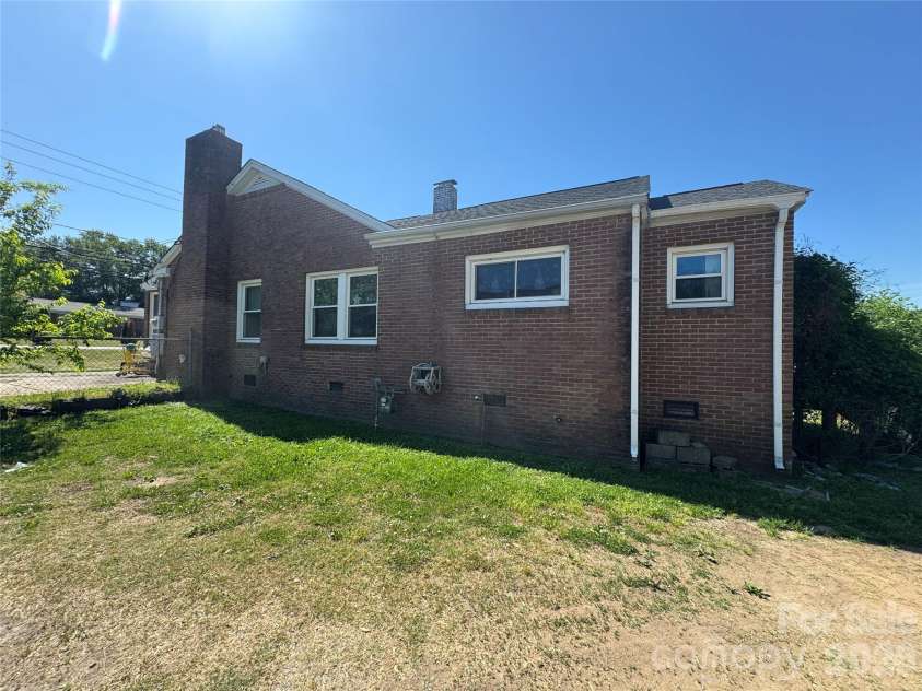 1405 Hickory Grove Road, Gastonia, NC 28056.  MLS# CAR4374777, YatesRealty ID 17317. 1405