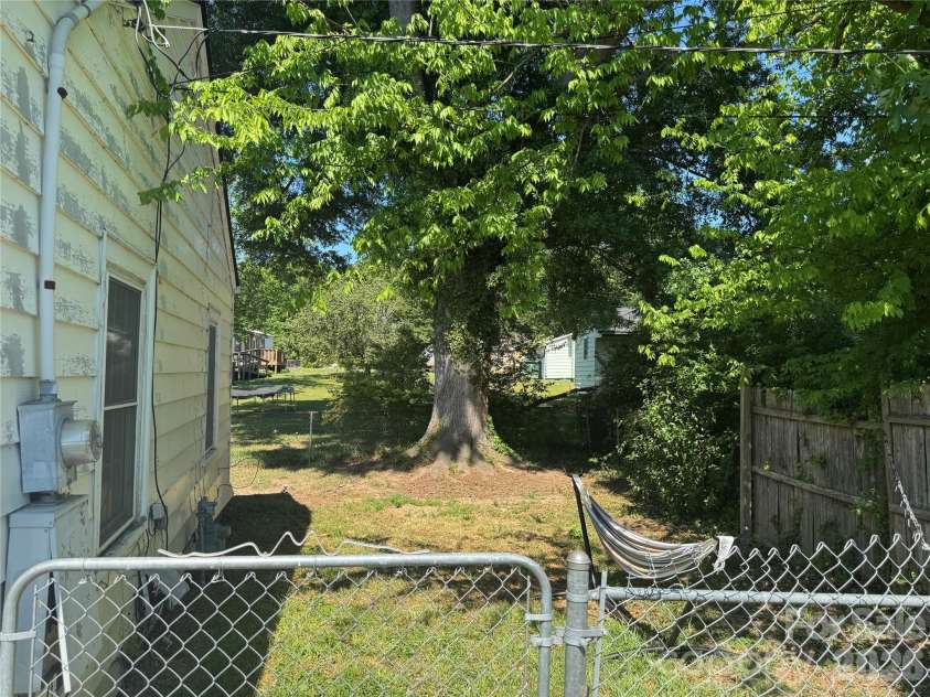 1405 Hickory Grove Road, Gastonia, NC 28056.  MLS# CAR4374777, YatesRealty ID 17317. 1407