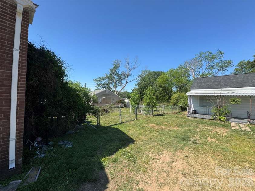 1405 Hickory Grove Road, Gastonia, NC 28056.  MLS# CAR4374777, YatesRealty ID 17317. 