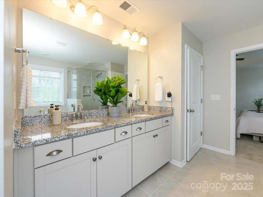 5012 Oakmere Road, Waxhaw, NC 28173.  MLS# CAR4238795, YatesRealty ID 17317. 