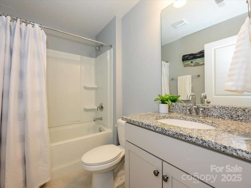 5012 Oakmere Road, Waxhaw, NC 28173.  MLS# CAR4238795, YatesRealty ID 17317. 