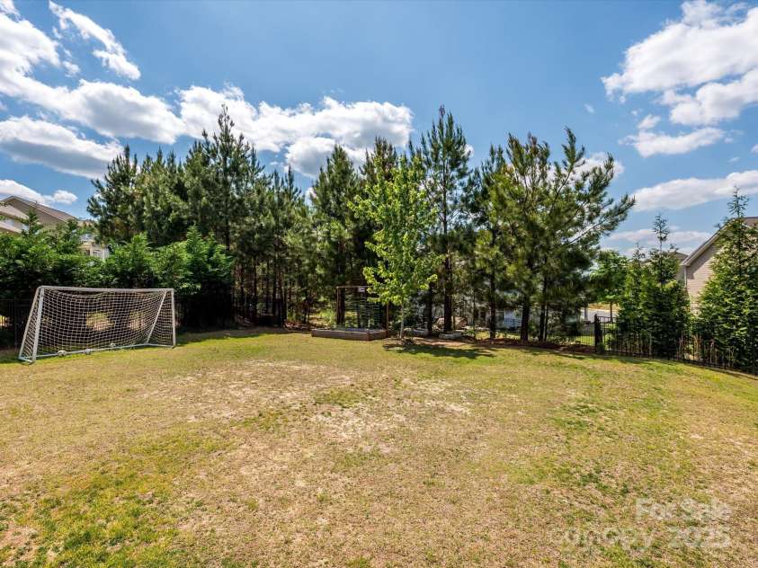 5012 Oakmere Road, Waxhaw, NC 28173.  MLS# CAR4238795, YatesRealty ID 17317. 