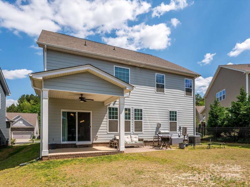 5012 Oakmere Road, Waxhaw, NC 28173.  MLS# CAR4238795, YatesRealty ID 17317. 