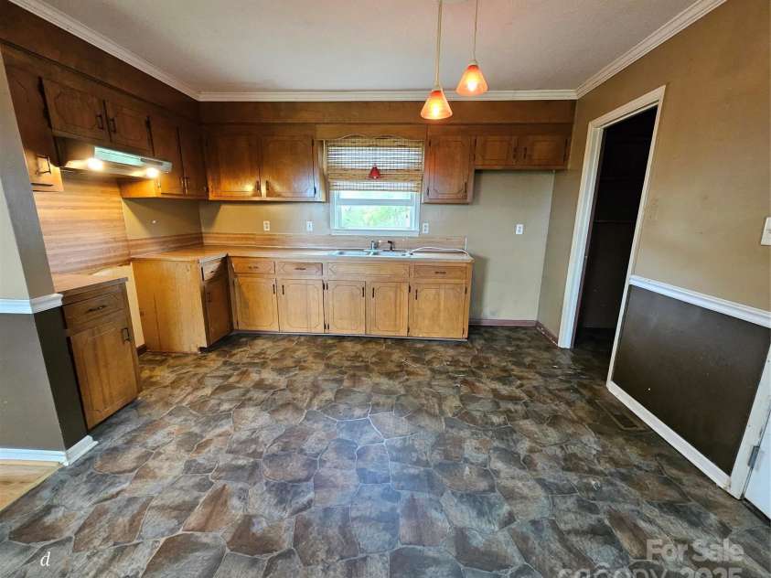 1217 Stony Point Road, Kings Mountain, NC 28086.  MLS# CAR4245098, YatesRealty ID 17319. 