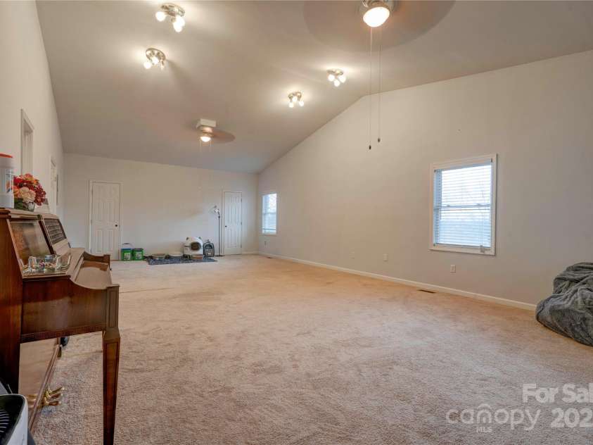 1304 Cambridge Drive, Shelby, NC 28152.  MLS# CAR4213592, YatesRealty ID 1732. Bonus Room