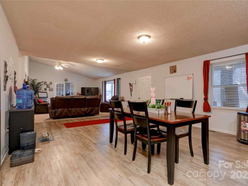 1304 Cambridge Drive, Shelby, NC 28152.  MLS# CAR4213592, YatesRealty ID 1732. Dining