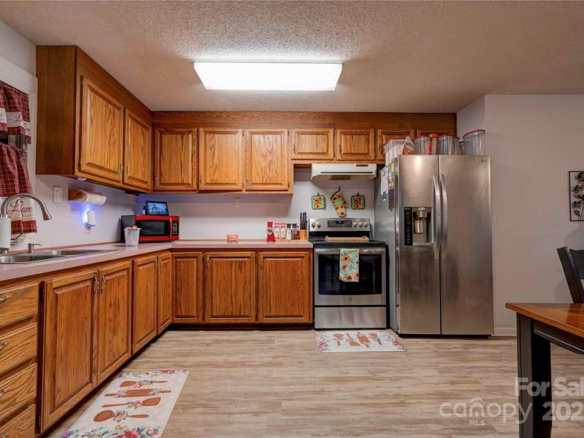 1304 Cambridge Drive, Shelby, NC 28152.  MLS# CAR4213592, YatesRealty ID 1732. Kitchen