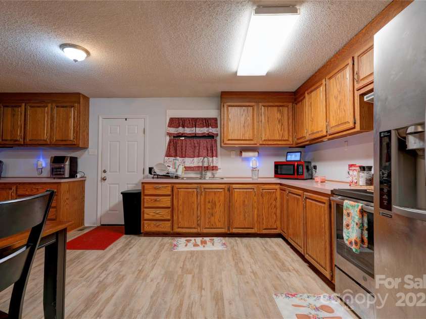 1304 Cambridge Drive, Shelby, NC 28152.  MLS# CAR4213592, YatesRealty ID 1732. Kitchen