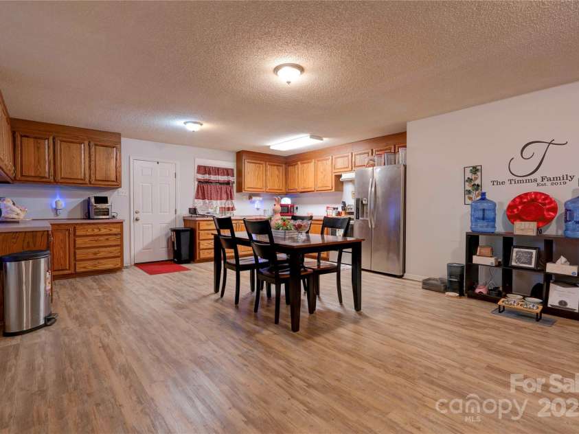 1304 Cambridge Drive, Shelby, NC 28152.  MLS# CAR4213592, YatesRealty ID 1732. Kitchen/Dining