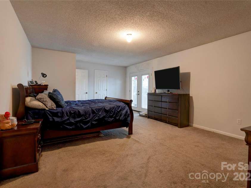 1304 Cambridge Drive, Shelby, NC 28152.  MLS# CAR4213592, YatesRealty ID 1732. Primary Bedroom