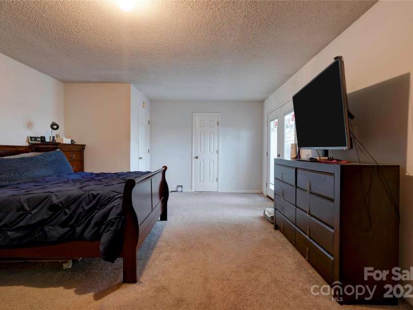 1304 Cambridge Drive, Shelby, NC 28152.  MLS# CAR4213592, YatesRealty ID 1732. Primary Bedroom