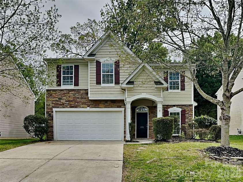 4208 Lawrence Daniel Drive, Matthews, NC 28104.  MLS# CAR4368967, YatesRealty ID 17320. 