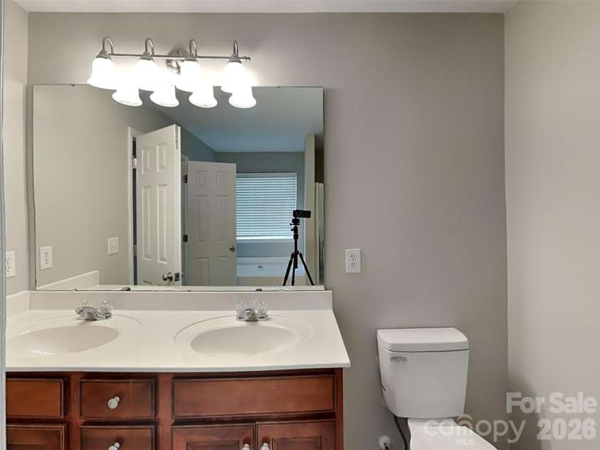 4208 Lawrence Daniel Drive, Matthews, NC 28104.  MLS# CAR4368967, YatesRealty ID 17320. Primary bathroom