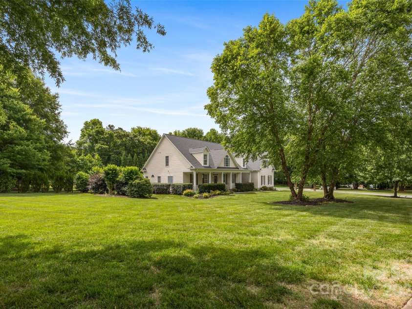 6409 Barkley Farm Road, Huntersville, NC 28078.  MLS# CAR4259962, YatesRealty ID 17320. 