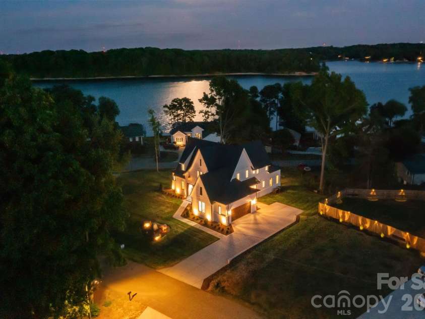 9627 Riviera Drive, Sherrills Ford, NC 28673.  MLS# CAR4365567, YatesRealty ID 17321. 