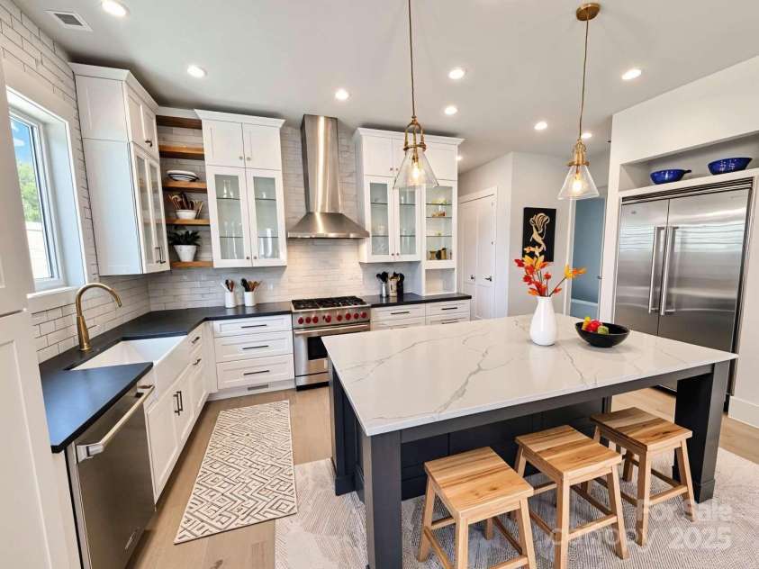 10 Hidden Pond Lane, Brevard, NC 28712.  MLS# CAR4263846, YatesRealty ID 17322. 