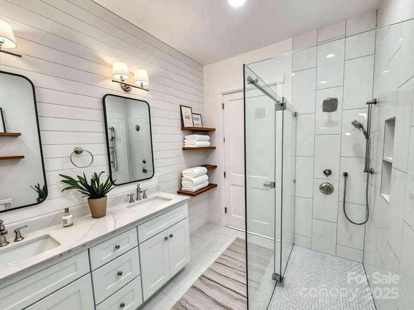 10 Hidden Pond Lane, Brevard, NC 28712.  MLS# CAR4263846, YatesRealty ID 17322. 