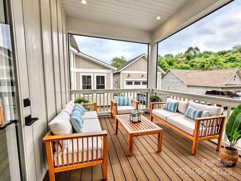 10 Hidden Pond Lane, Brevard, NC 28712.  MLS# CAR4263846, YatesRealty ID 17322. 