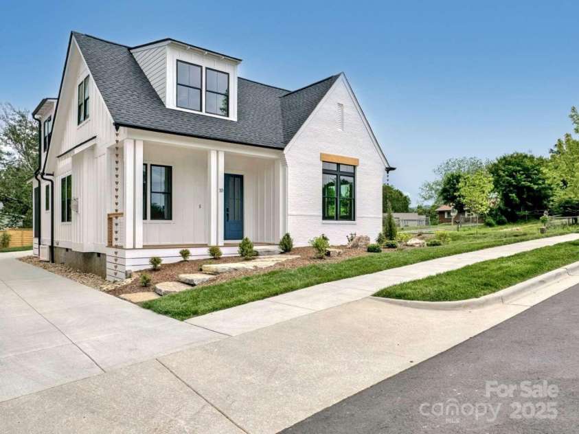 10 Hidden Pond Lane, Brevard, NC 28712.  MLS# CAR4263846, YatesRealty ID 17322. 