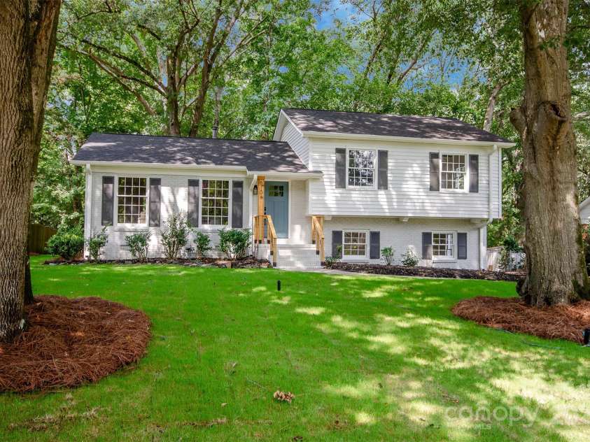 6706 Queensberry Drive, Charlotte, NC 28226.  MLS# CAR4281560, YatesRealty ID 17323. 