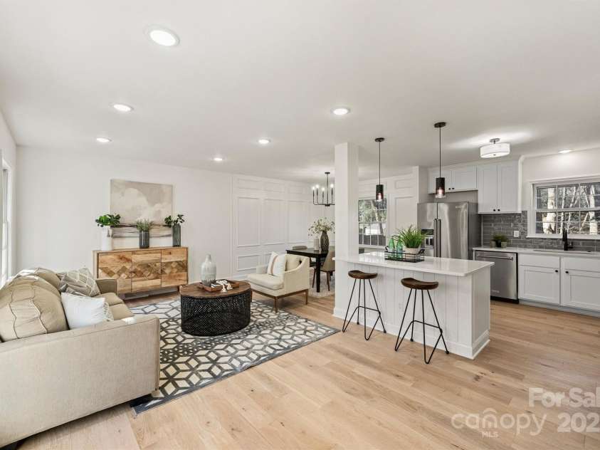 6706 Queensberry Drive, Charlotte, NC 28226.  MLS# CAR4281560, YatesRealty ID 17323. 