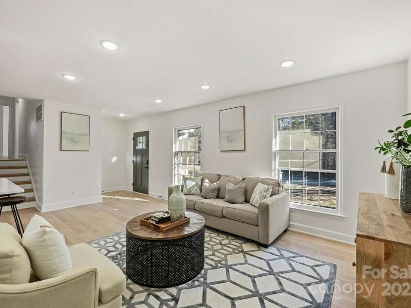 6706 Queensberry Drive, Charlotte, NC 28226.  MLS# CAR4281560, YatesRealty ID 17323. 