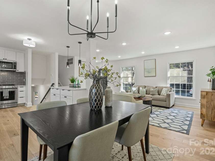 6706 Queensberry Drive, Charlotte, NC 28226.  MLS# CAR4281560, YatesRealty ID 17323. 