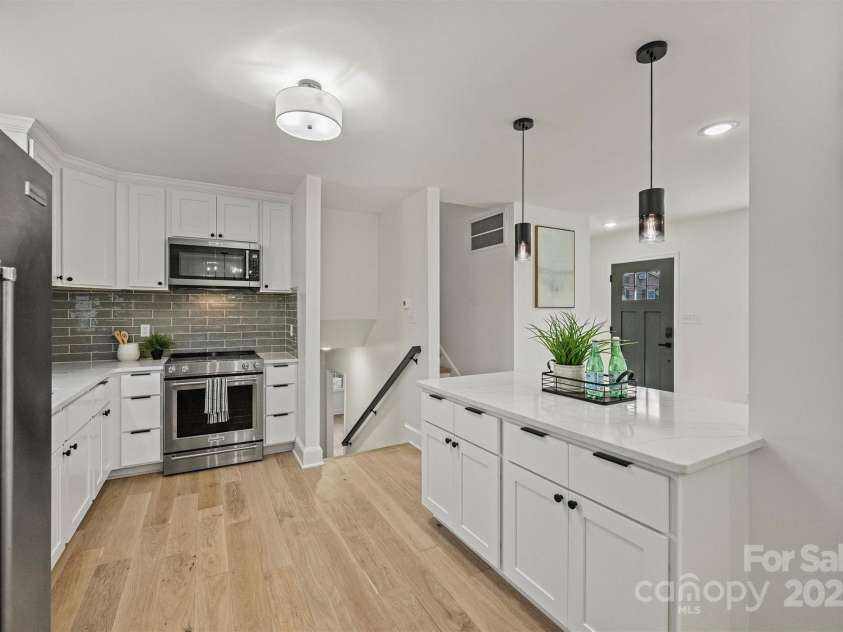 6706 Queensberry Drive, Charlotte, NC 28226.  MLS# CAR4281560, YatesRealty ID 17323. 