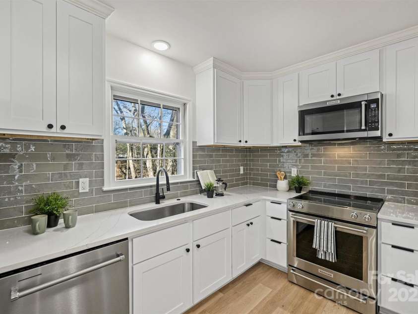 6706 Queensberry Drive, Charlotte, NC 28226.  MLS# CAR4281560, YatesRealty ID 17323. 