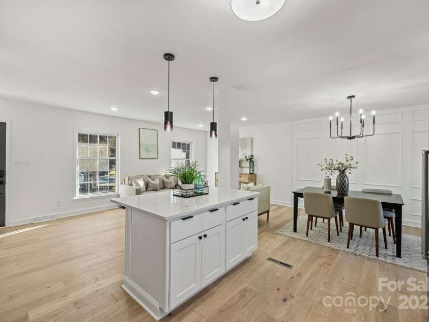 6706 Queensberry Drive, Charlotte, NC 28226.  MLS# CAR4281560, YatesRealty ID 17323. 