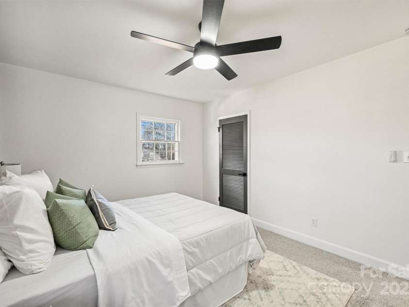6706 Queensberry Drive, Charlotte, NC 28226.  MLS# CAR4281560, YatesRealty ID 17323. 