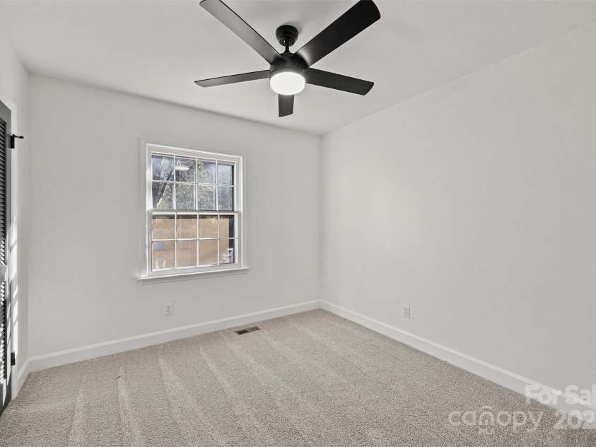 6706 Queensberry Drive, Charlotte, NC 28226.  MLS# CAR4281560, YatesRealty ID 17323. 