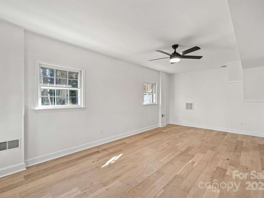 6706 Queensberry Drive, Charlotte, NC 28226.  MLS# CAR4281560, YatesRealty ID 17323. 