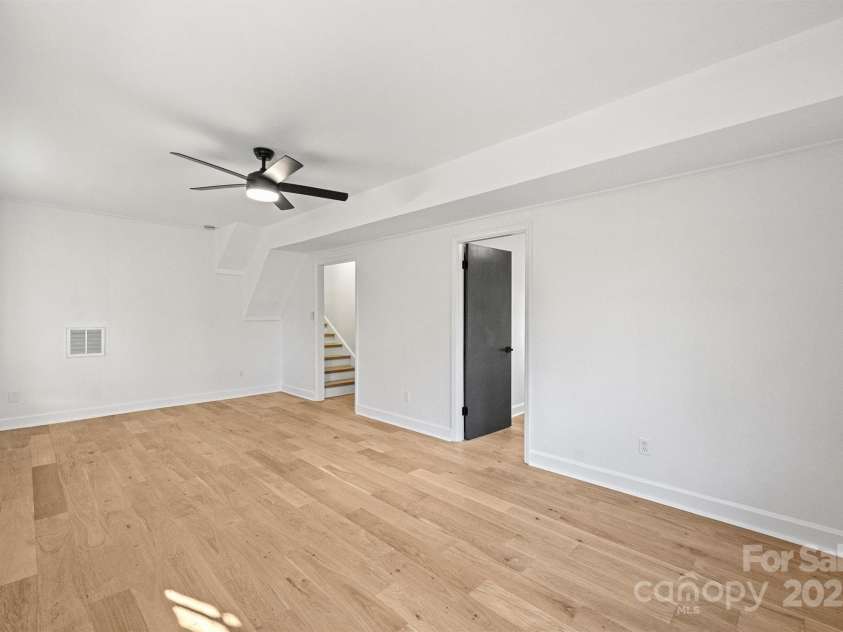6706 Queensberry Drive, Charlotte, NC 28226.  MLS# CAR4281560, YatesRealty ID 17323. 