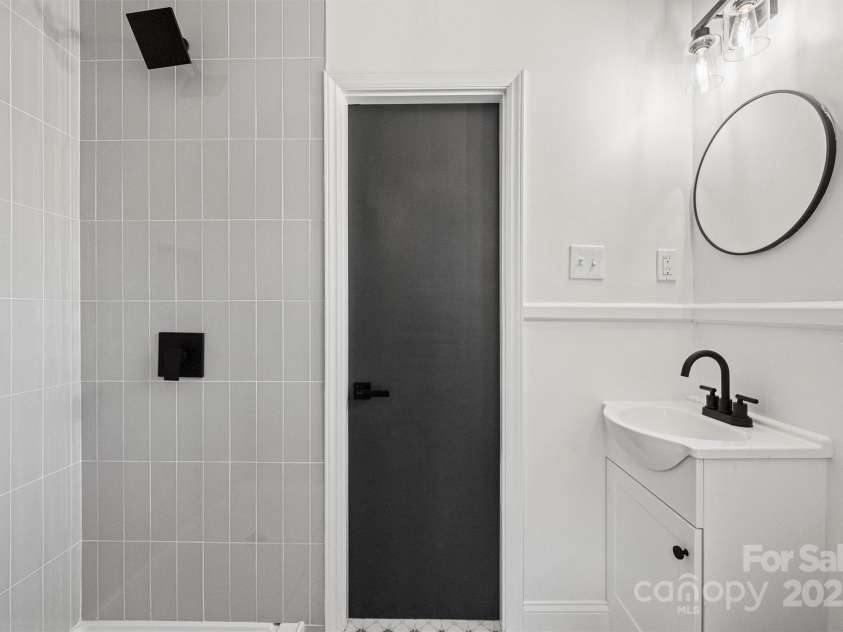6706 Queensberry Drive, Charlotte, NC 28226.  MLS# CAR4281560, YatesRealty ID 17323. 