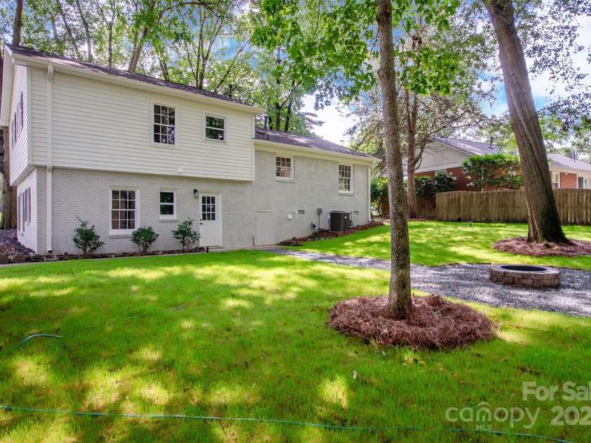 6706 Queensberry Drive, Charlotte, NC 28226.  MLS# CAR4281560, YatesRealty ID 17323. 