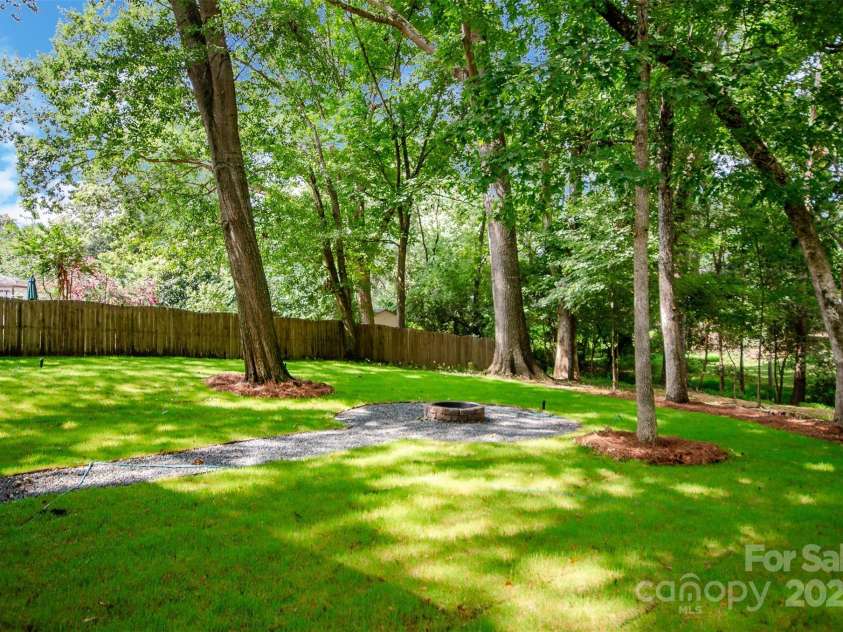 6706 Queensberry Drive, Charlotte, NC 28226.  MLS# CAR4281560, YatesRealty ID 17323. 