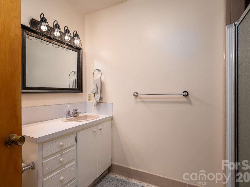 602 Lee Street, Kings Mountain, NC 28086.  MLS# CAR4374283, YatesRealty ID 17324. 