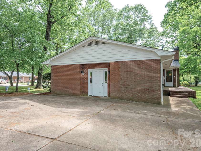 602 Lee Street, Kings Mountain, NC 28086.  MLS# CAR4374283, YatesRealty ID 17324. 