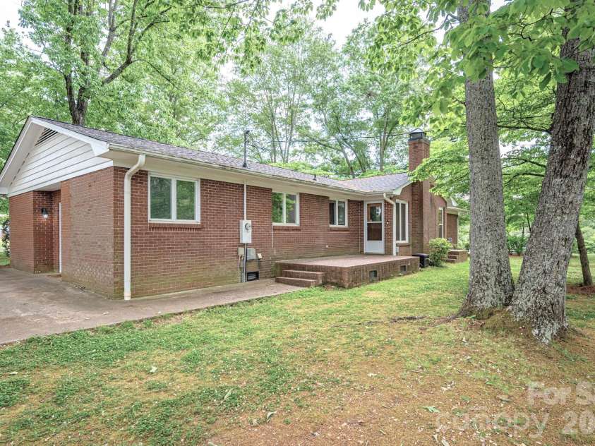 602 Lee Street, Kings Mountain, NC 28086.  MLS# CAR4374283, YatesRealty ID 17324. 