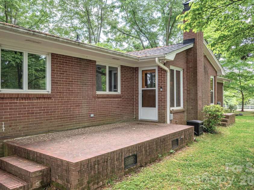 602 Lee Street, Kings Mountain, NC 28086.  MLS# CAR4374283, YatesRealty ID 17324. 