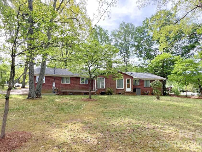 602 Lee Street, Kings Mountain, NC 28086.  MLS# CAR4374283, YatesRealty ID 17324. 