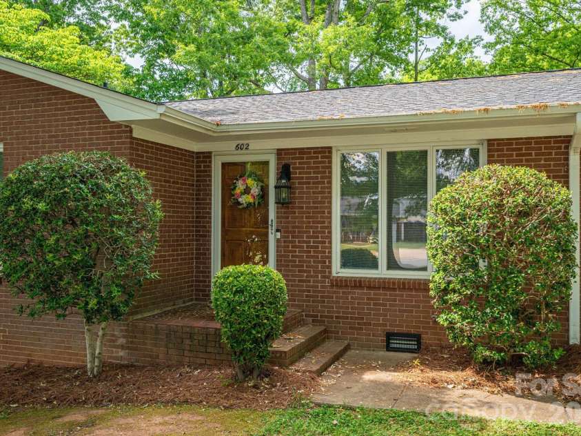 602 Lee Street, Kings Mountain, NC 28086.  MLS# CAR4374283, YatesRealty ID 17324. 