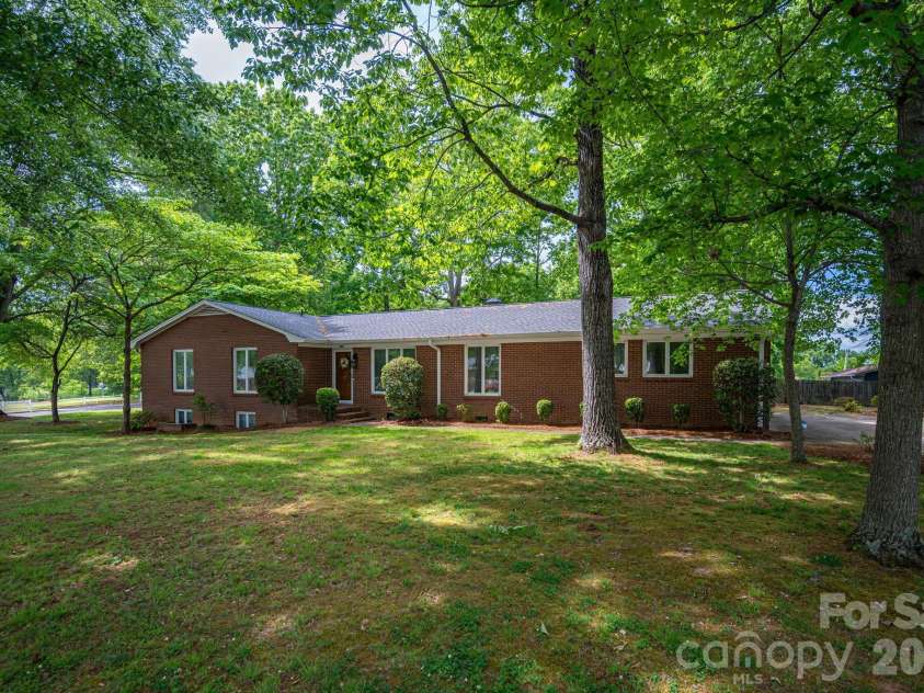 602 Lee Street, Kings Mountain, NC 28086.  MLS# CAR4374283, YatesRealty ID 17324. 