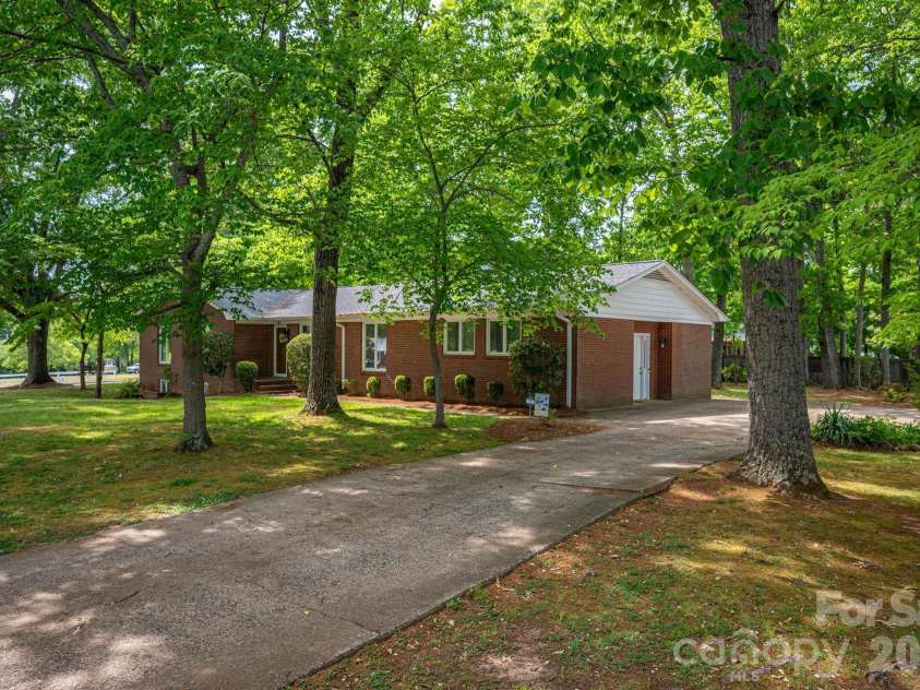 602 Lee Street, Kings Mountain, NC 28086.  MLS# CAR4374283, YatesRealty ID 17324. 